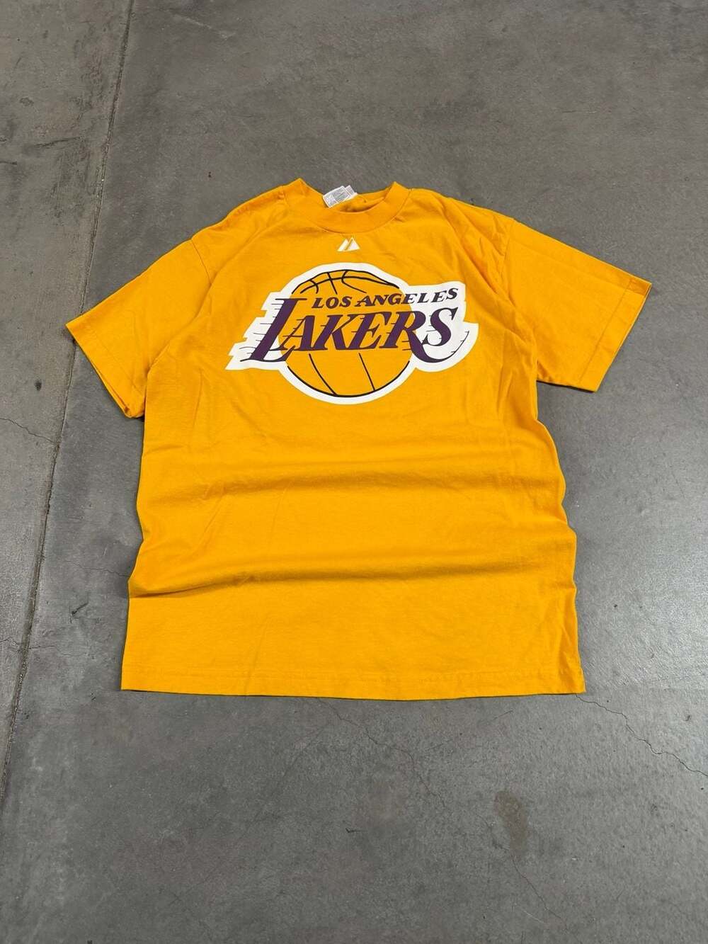 Majestic vintage Los Angeles Lakers Johnson 32 Size M T-Shirt